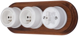 Ramka drewniana potrójna do gniazd i włączników natynkowych ciemne drewno