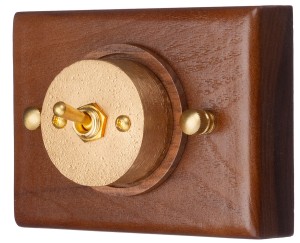 Ramka drewniana pojedyncza ze złotym włącznikiem ON/OFF