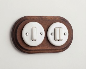 Ramka drewniana podwójna do gniazd i włączników podtynkowych ciemne drewno