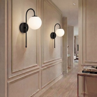 Kinkiet black Milano Grace mleczna kula