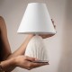 Lampka nocna ceramiczna z białym abażurem.jpg