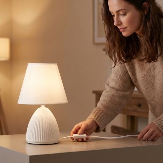 Lampka nocna z abażurem biała ceramiczna ryflowana DION D3