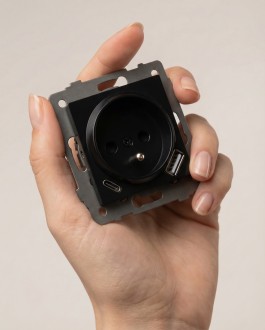 Gniazdo z uziemieniem bez ramki czarne WSA020 Loft Line 