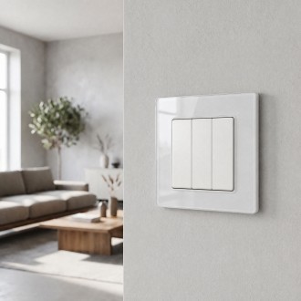 Włącznik potrójny ze szklaną ramką biały Loft Line