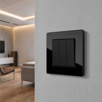 Włącznik potrójny ze szklaną ramką czarny Loft Line