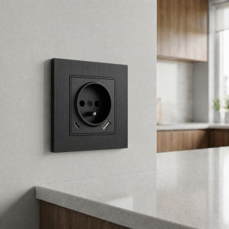 Gniazdo USB + USB-C z ramką z tworzywa PC z uziemieniem czarne Loft Line 