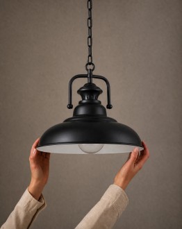 Lampa wisząca Rustykalna z łańcuchem czarno biała