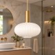 Lampa wisząca biała szklana ryflowana do łazienki.jpg