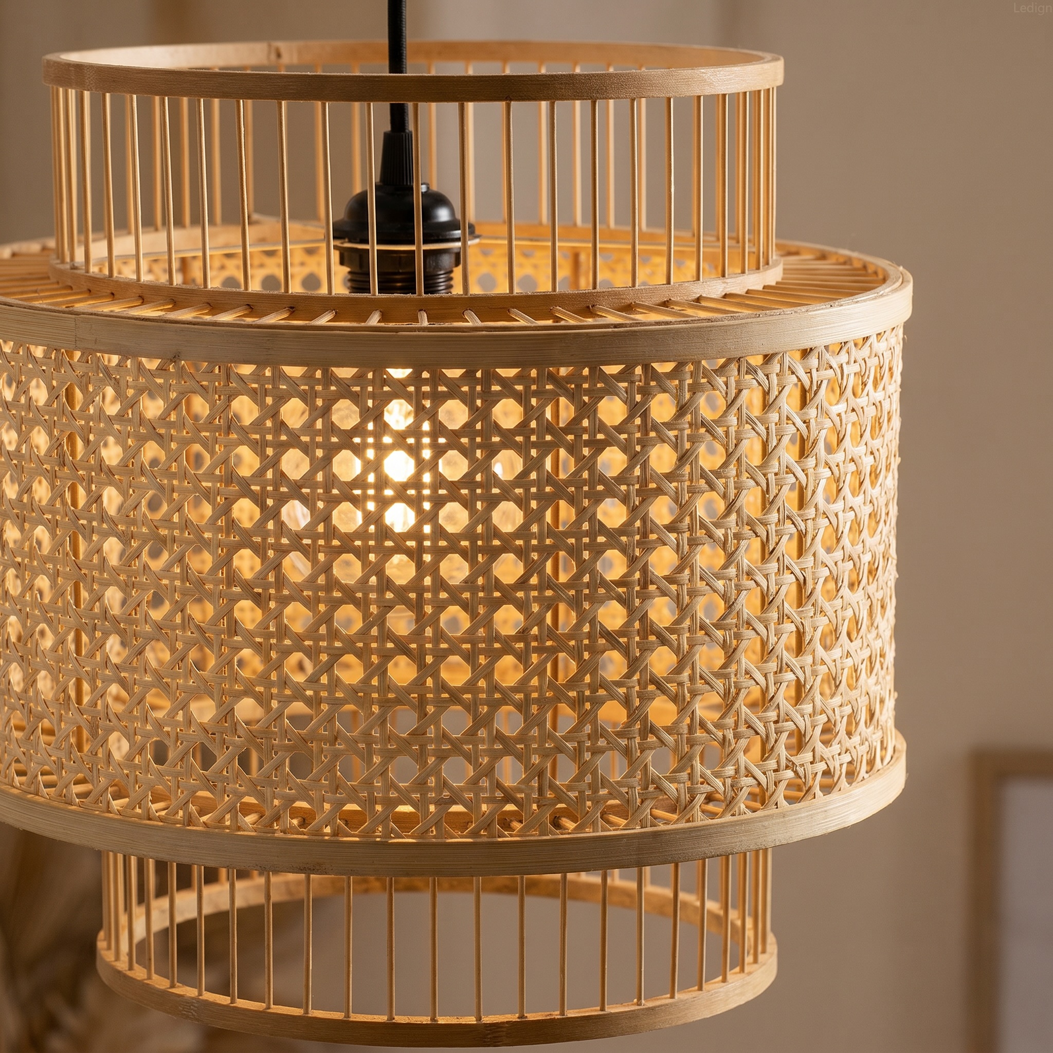 Lampa w stylu boho rattanowa